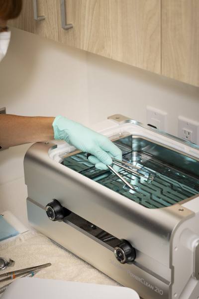 Des soins minutieux dans un cadre sécuritaire