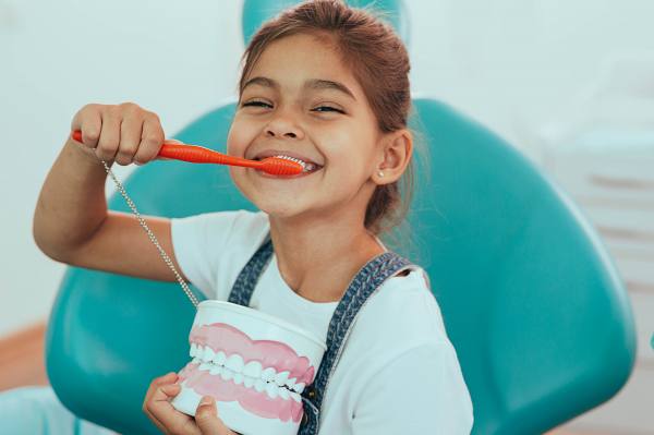Initiation à l'hygiène dentaire chez les tout-petits